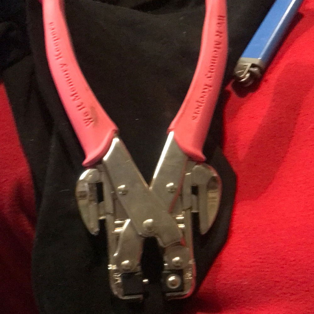 Cropadile eyelet punch